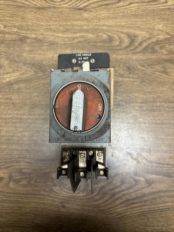 Used GE,565BZ14G42,QMW Switch w/On Off THMR1H-MD-2