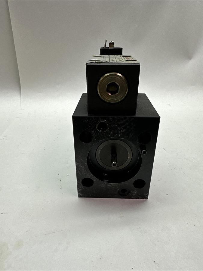Used Husky,HPN688357,Hydraulic Valve MOOG HPN700139 PIlot VALVE