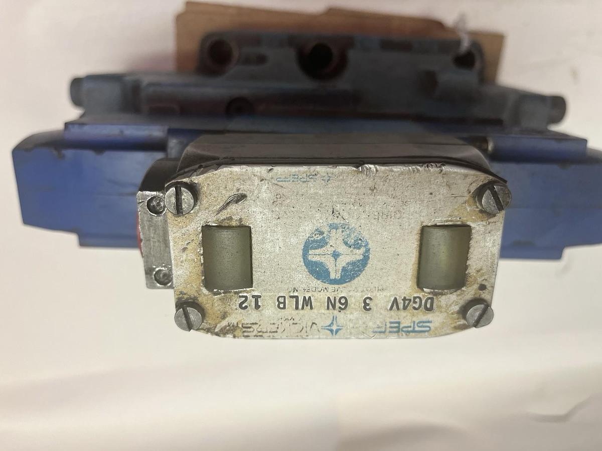 Used SPERRY VICKERS,DG5S-8-2N-WLB-11,DIRECTIONAL VALVE DGV4-3-6N-WLB-12 PILOT 120V CO