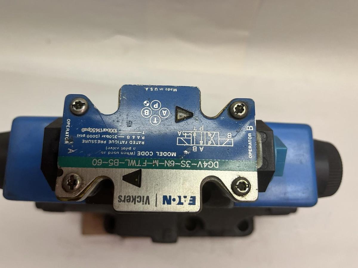 Used VICKERS,DG5S-8-2N-2-M-FTWL-B5-30,DIRECTIONAL VALVE DG4V-3S PILOT VALVE 120V