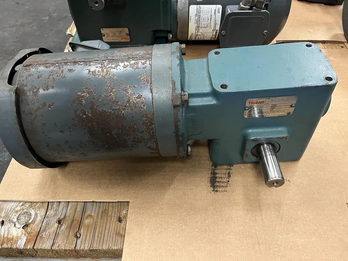 Used DODGE,56/200-30,TIGEAR GEAR REDUCER RATIO 3 1HP 1725RPM