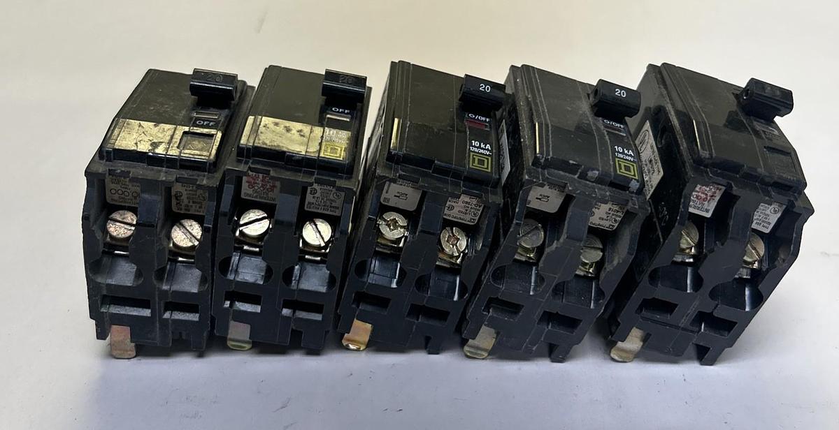 Used SQUARE D,QOB220,CIRCUIT BREAKER 20AMP 120/240V 2POLE LOT OF 5
