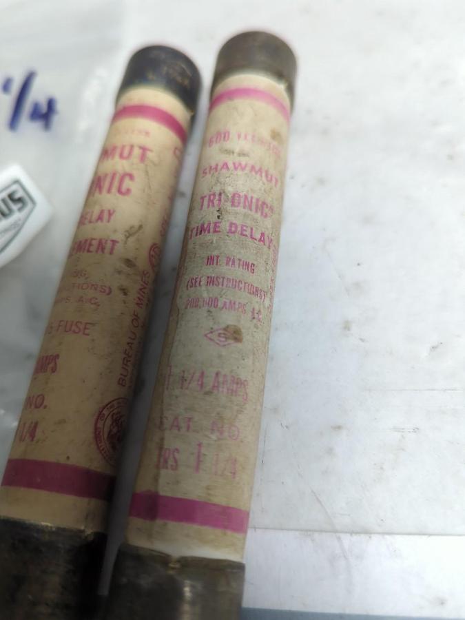 Used GOULD SHAWMUT,TRS1-1/4,TRI-ONIC 1-1/4AMP FUSE LOT OF 2 PRE-OWNED