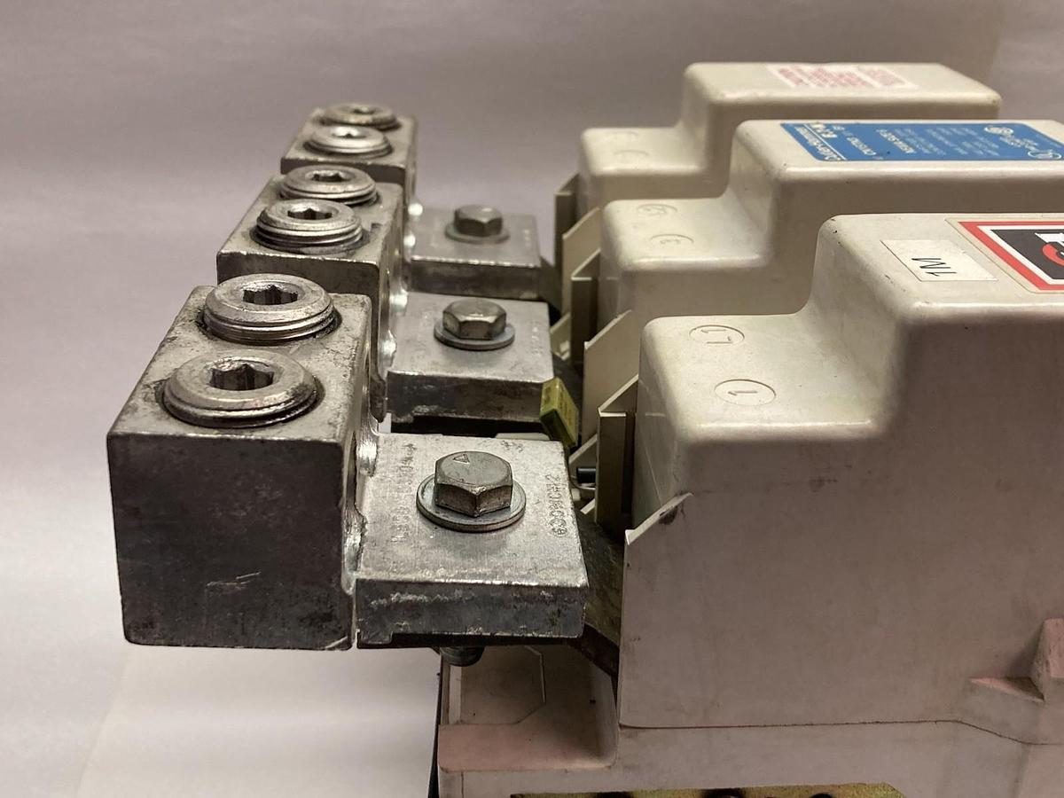 Cutler-Hammer,CN15TN3,NEMA Size 6 Contactor w/Eaton 42-3973 Current Transformer