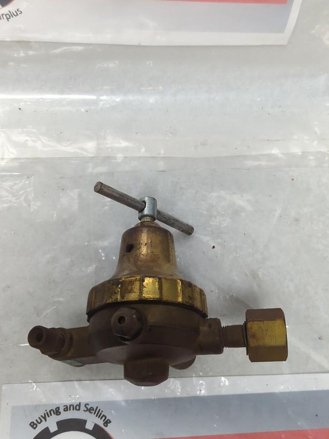 Used AIRCO,806 9106,OXYGEN REGULATOR 540 PRE-OWNED