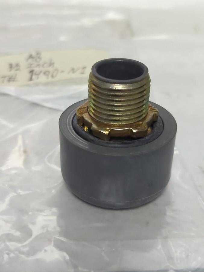 Used ALLEN BRADLEY,1490-N1,CONDUIT HUB 1/2 INCH PRE-OWNED