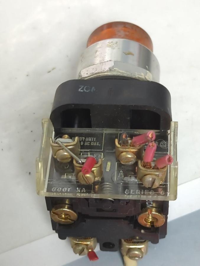 Used ALLEN BRADLEY,800T-PT16,SERIES N PUSH BUTTON AMBER PRE-OWNED