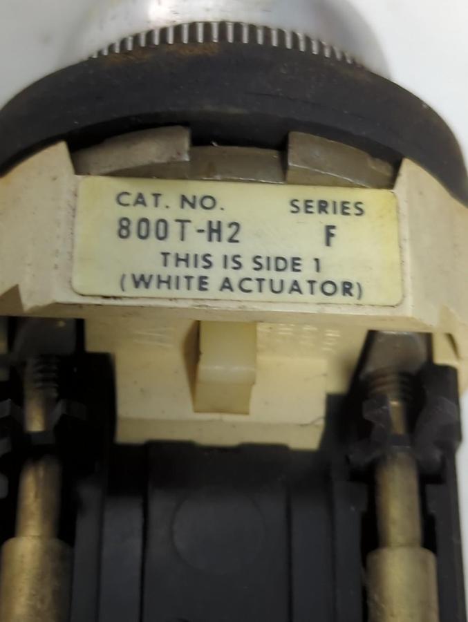 Used ALLEN BRADLEY,800-H2,SERIES F SELECTOR SWITCH PRE-OWNED