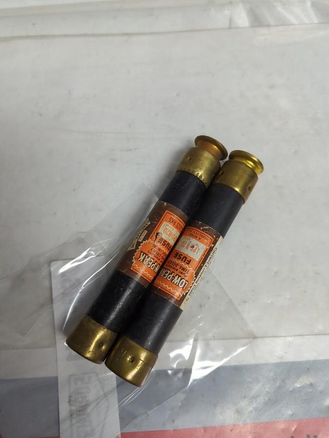 Used COOPER BUSSMANN,LPS-R-20,LOW-PEAK 20 AMP FUSE LOT OF 2 PRE-OWNED