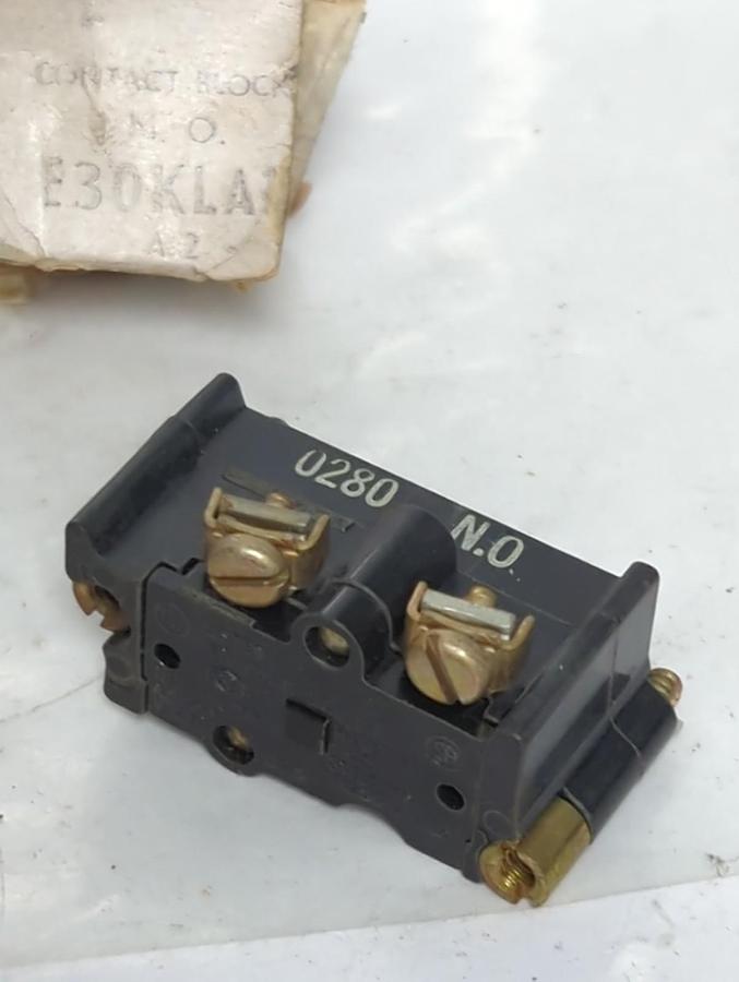 CUTLER HAMMER,E30KLA1,CONTACT BLOCK LOT OF 2 NOS