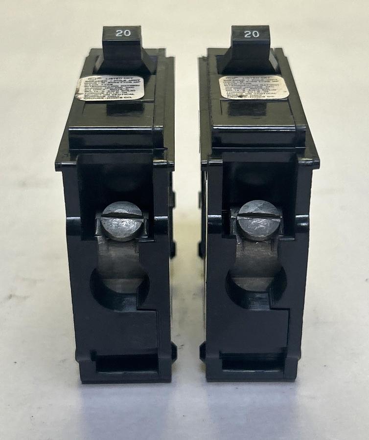 Used CROUSE HINDS,MP120,CIRCUIT BREAKER 20A 120/240V 1P LOT OF 2