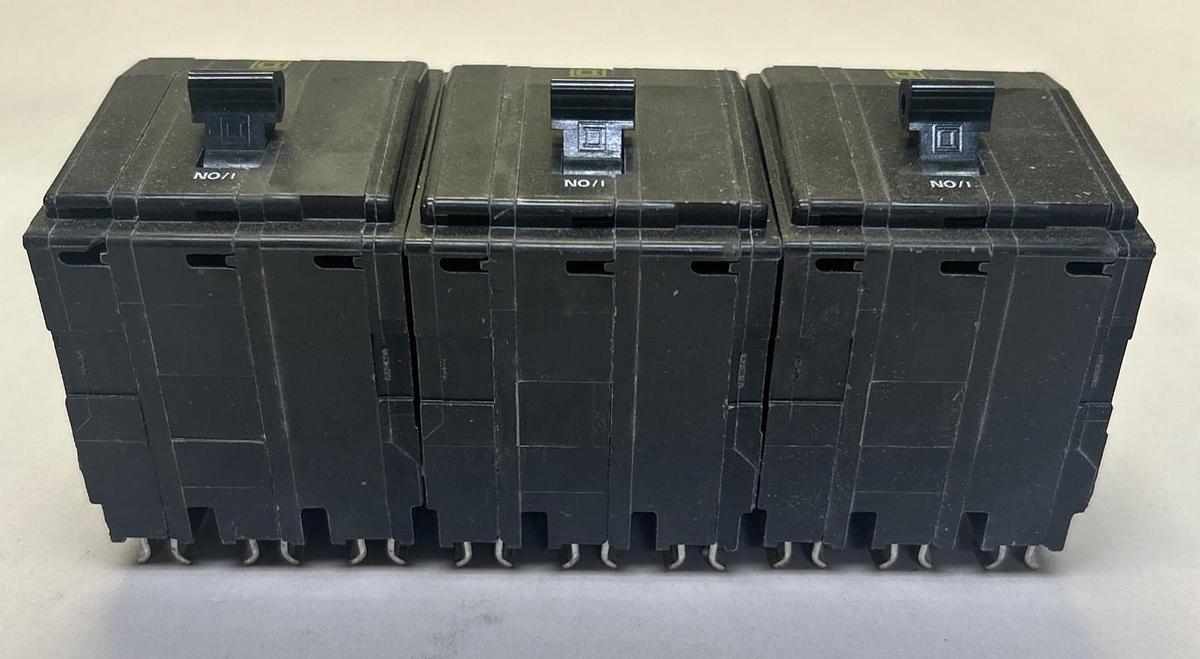 SQUARE D,QO330,CIRCUIT BREAKER 30A 240V 3P LOT OF 3 NOS