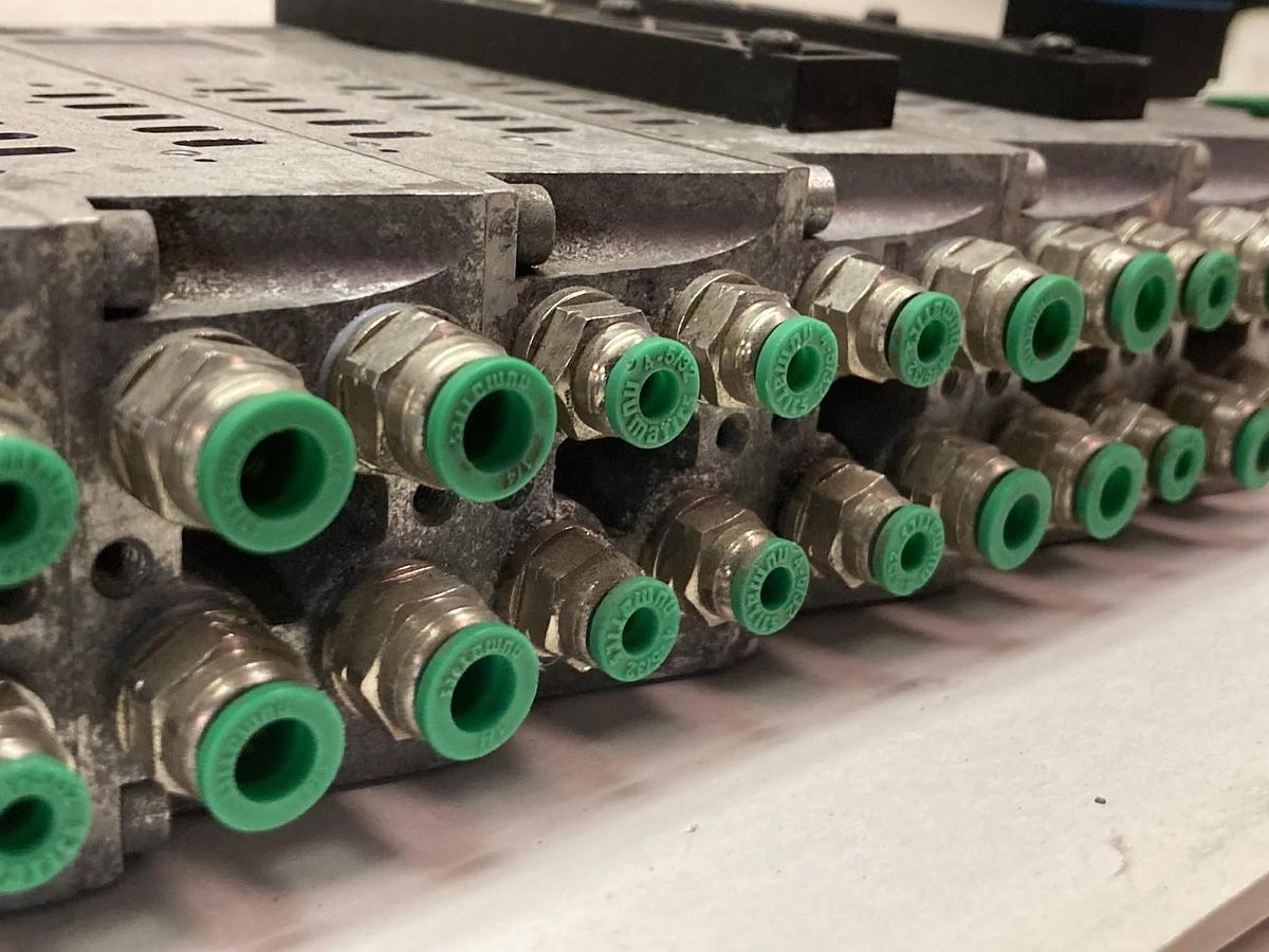Used Festo,IEPR-03-4,0-LR,Control Block w/ Various Valves