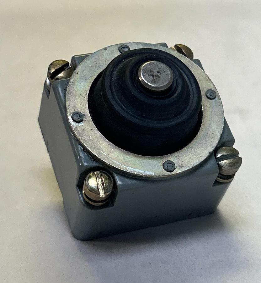 CUTLER-HAMMER,E50DT1,LIMIT SWITCH OPERATING HEAD NOS