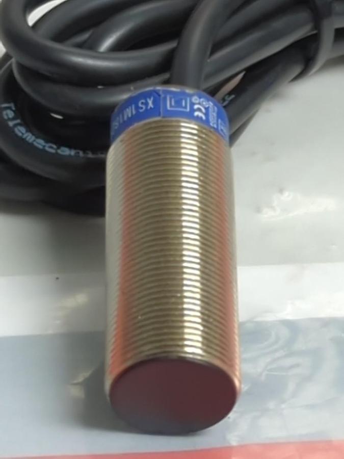 Used TELEMECANIQUE,XS1M18DA210,PROXIMITY SWITCH PRE-OWNED