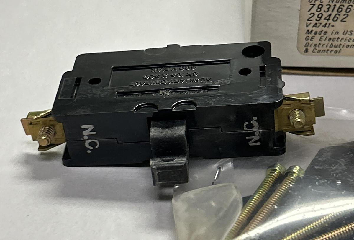 Used GENERAL ELECTRIC,CR105X300N,AUXILARY CONTACT NEW