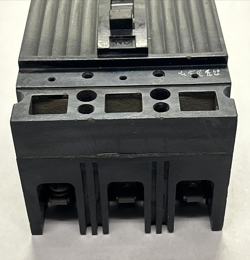 Used GENERAL ELECTRIC,TEB132090,CIRCUIT BREAKER 90A 240V 3P