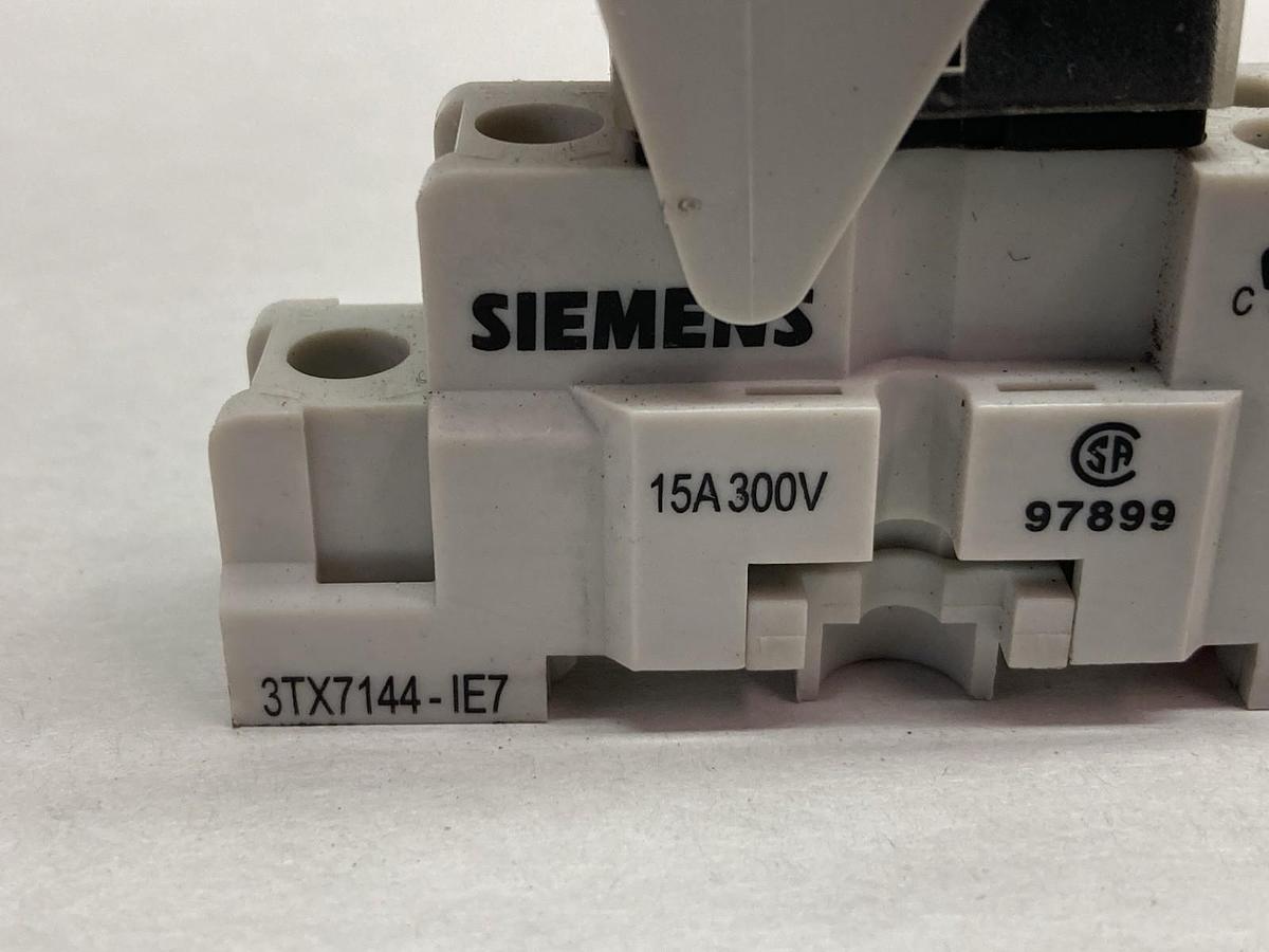 Used Siemens,3TX71,Relay w/3TX7144-IE7 Socket Base