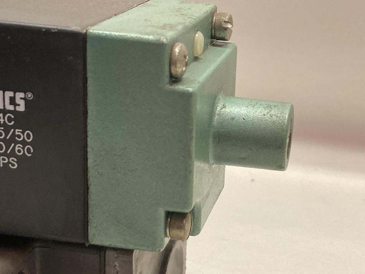 Used Numatics,555SA43AK000030,Solenoid Valve 150PSIG 110/120V 50/60Hz 0.37Amps