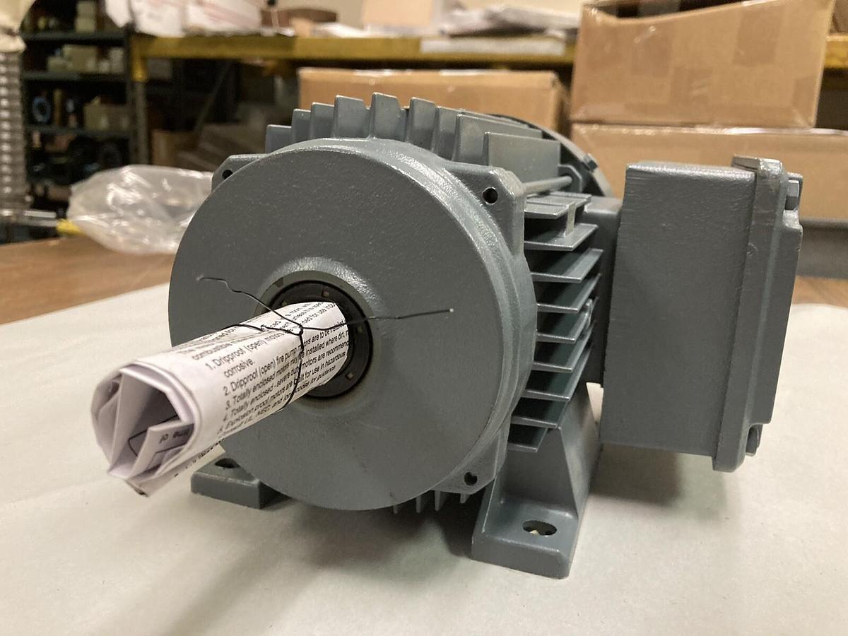 Used Sew Eurodrive,DT80N8,Gearmotor .25kW 830 RPM  230/460 Volts