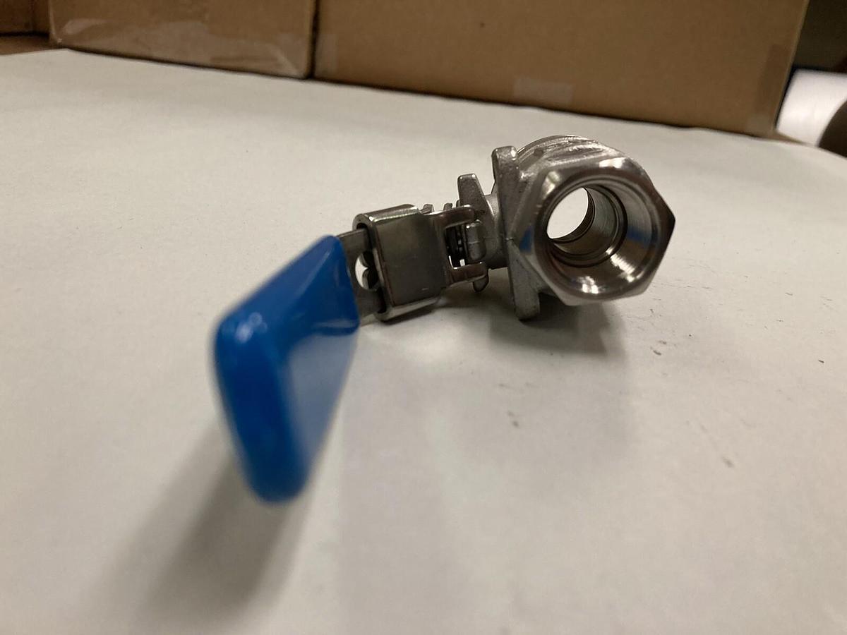 Ball Valves,CF8M,1-1/2 INCH Stainless Steel Valve w/ Locking Handle  2000 WOG