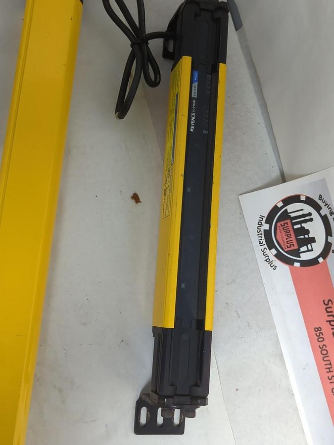 Used KEYENCE,SL-V44-HM-R/SL-V16-HM-R,SAFETY LIGHT CURTAIN RECIEVER PAIR PRE-OWNED