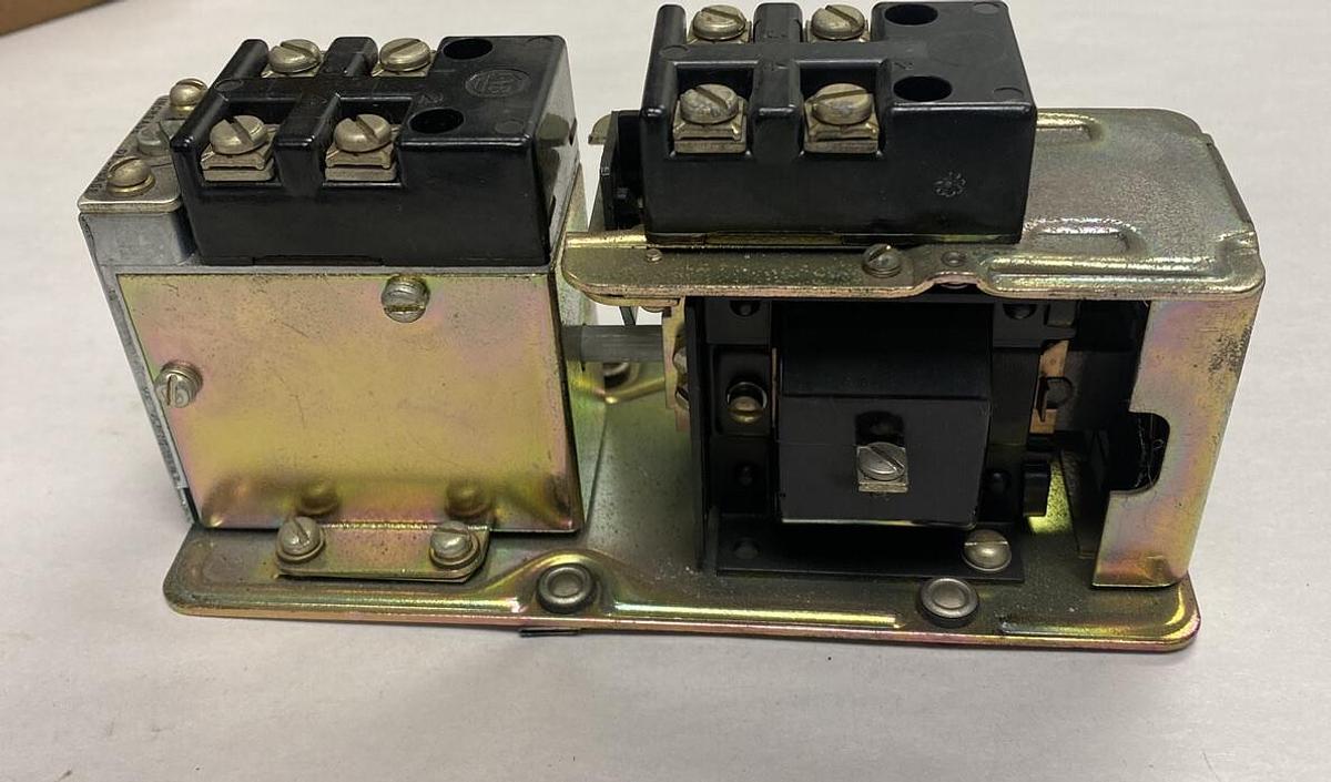 Allen Bradley,849-Z0D331,Ser B Pneumatic Timing Relay New