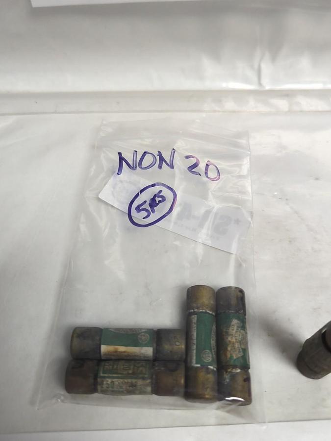 Used COOPER BUSSMANN,NON20,ONE-TIME 20 AMP FUSE LOT OF 5 PRE-OWNED