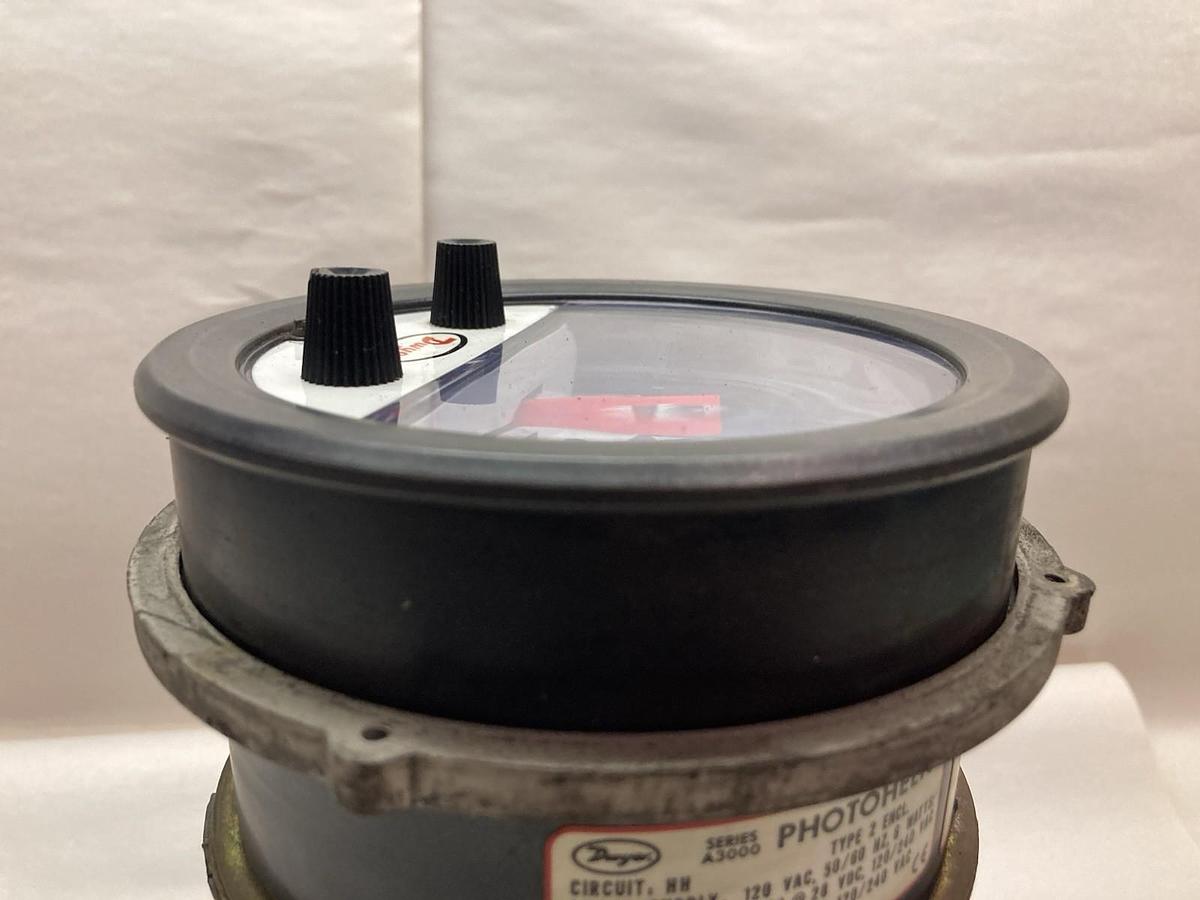 Used Photohelic,A3000,Pressure Gauge Type 2 120Vac 50/60Hz 6 Watts