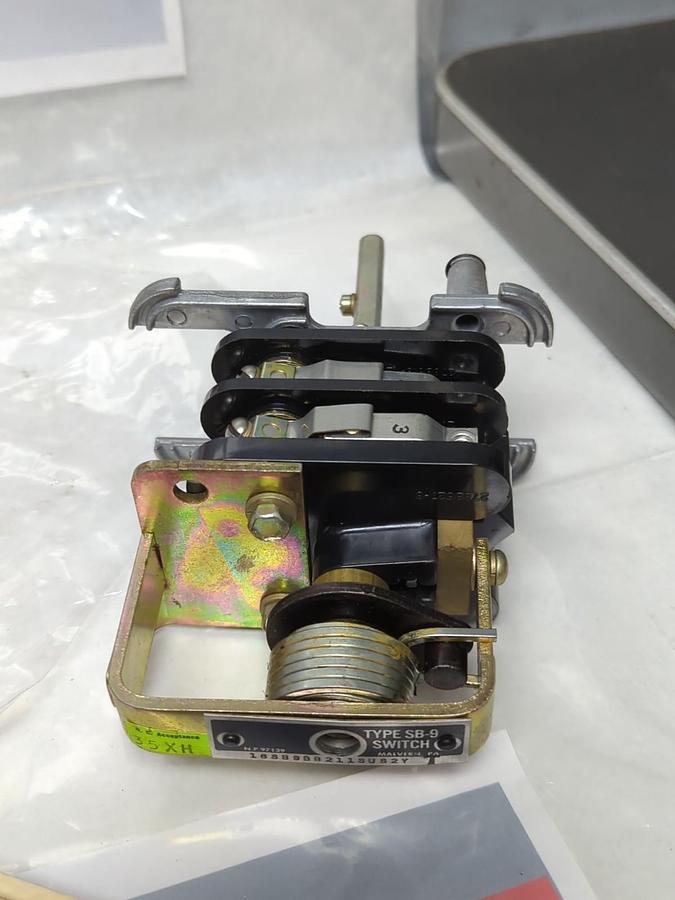 Used GE,SB9 BB211 SUS2Y,TYPE SB9 CONTROL SWITCH NO HOUSING/COVER PRE-OWNED
