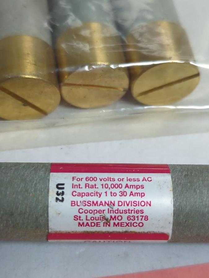 COOPER BUSSMANN,RES-15,RENEWABLE FUSE 15 AMP LOT OF 8 PRE-OWNED