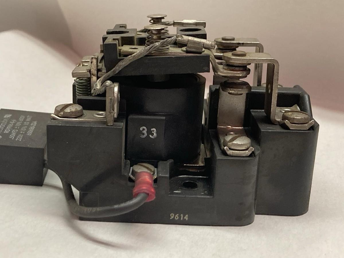 Used Reliance Electric,600686-33V,Relay RG1986-8-6 600V 1/2Watt