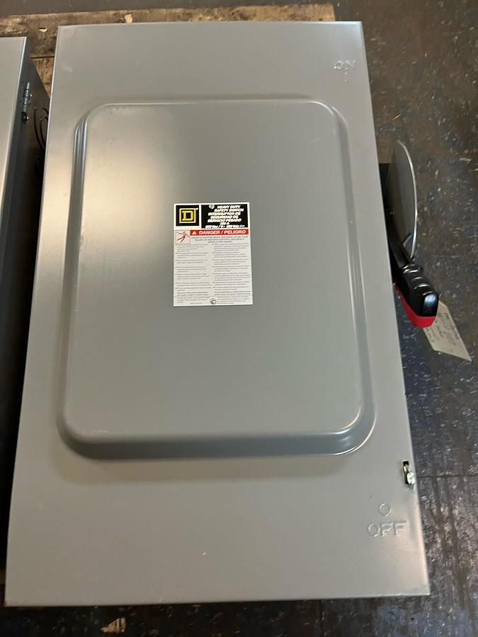 SQUARE D,HU364,NON FUSIBLE DISCONNECT SWITCH 200A 600V 3PH SLIGHT DAMAGE