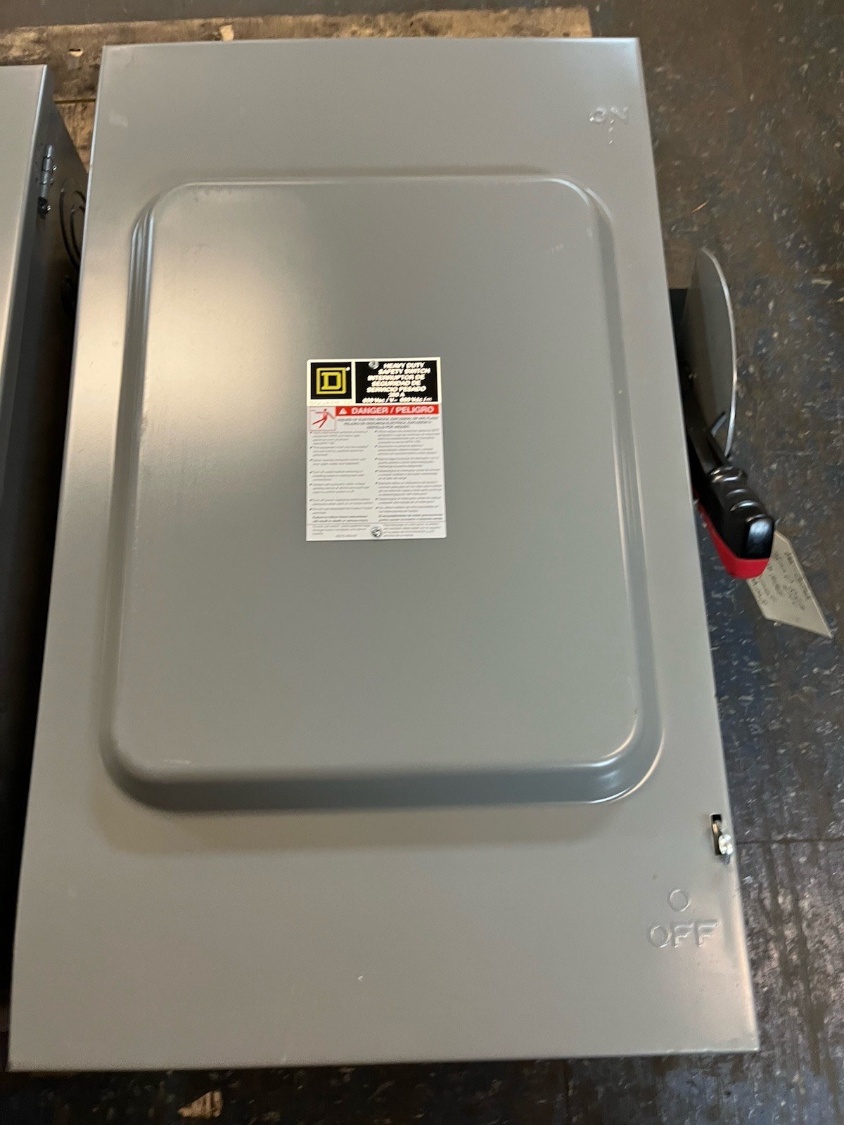 SQUARE D,HU364,NON FUSIBLE DISCONNECT SWITCH 200A 600V 3PH SLIGHT DAMAGE
