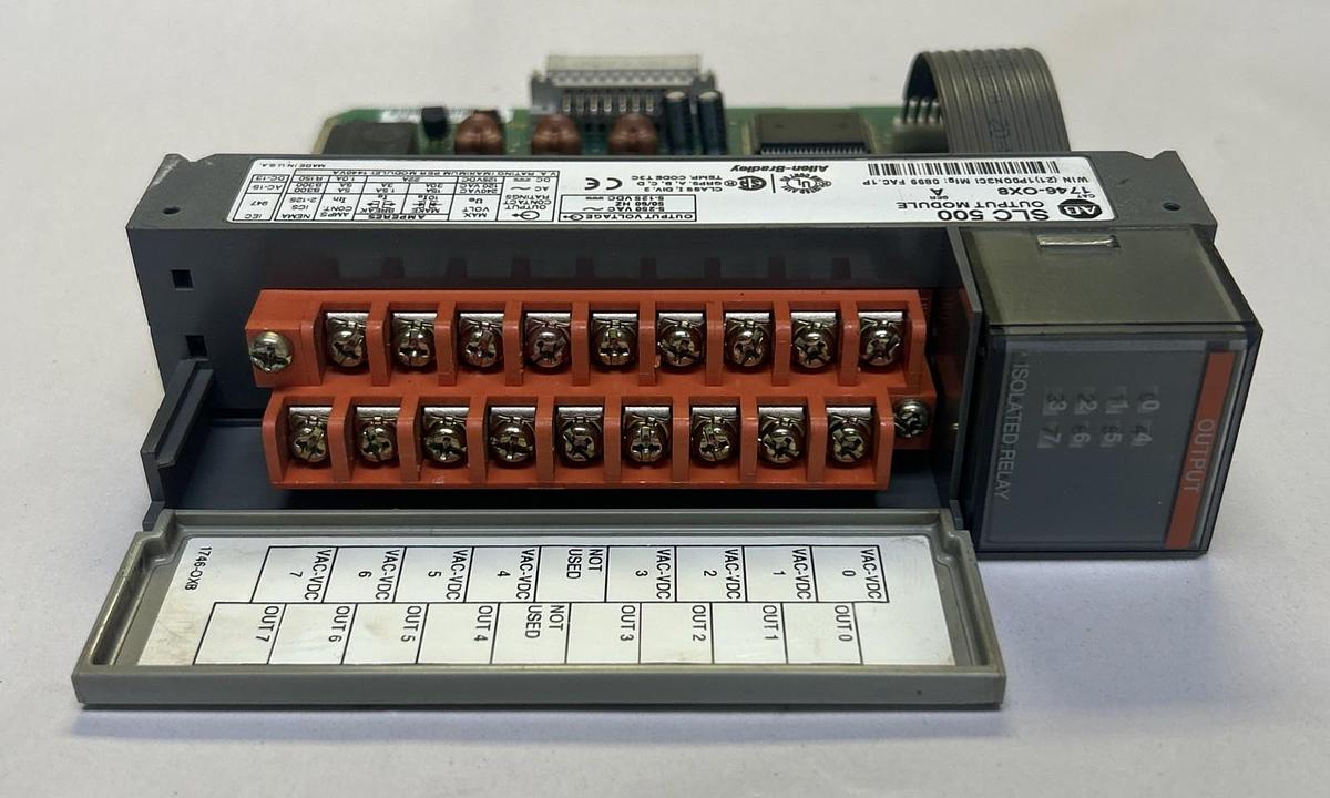 Used ALLEN BRADLEY,1746-OX8,SLC500 OUTPUT MODULE