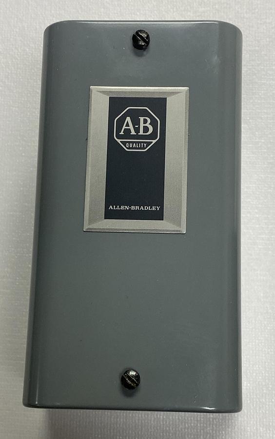 ALLEN BRADLEY,700-C201A2,SER B AC RELAY NOS