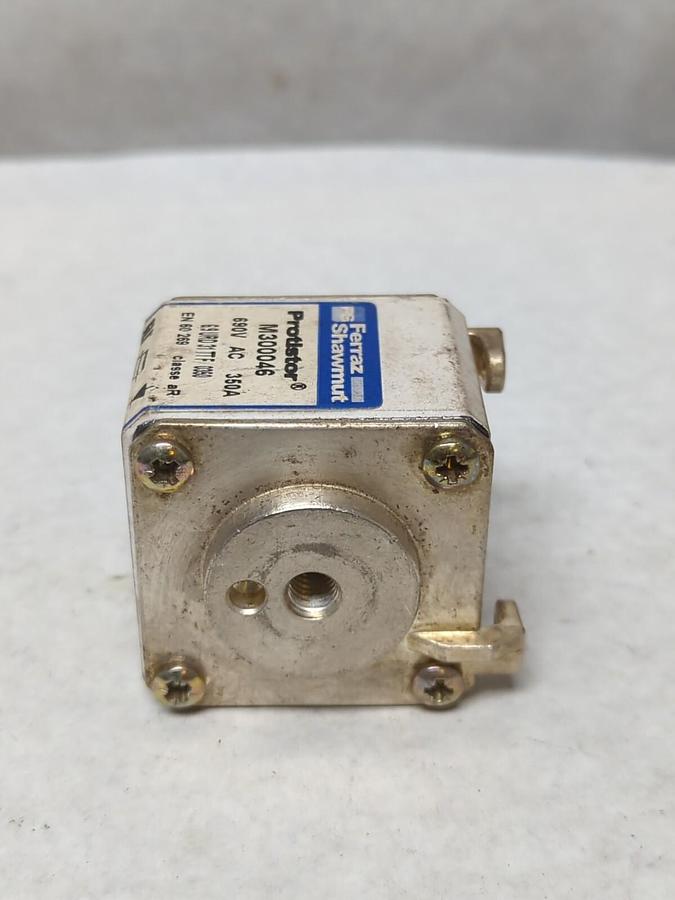 Used FERRAZ SHAWMUT,M300046,PROTISTOR FUSE 350 AMP 690V PRE-OWNED