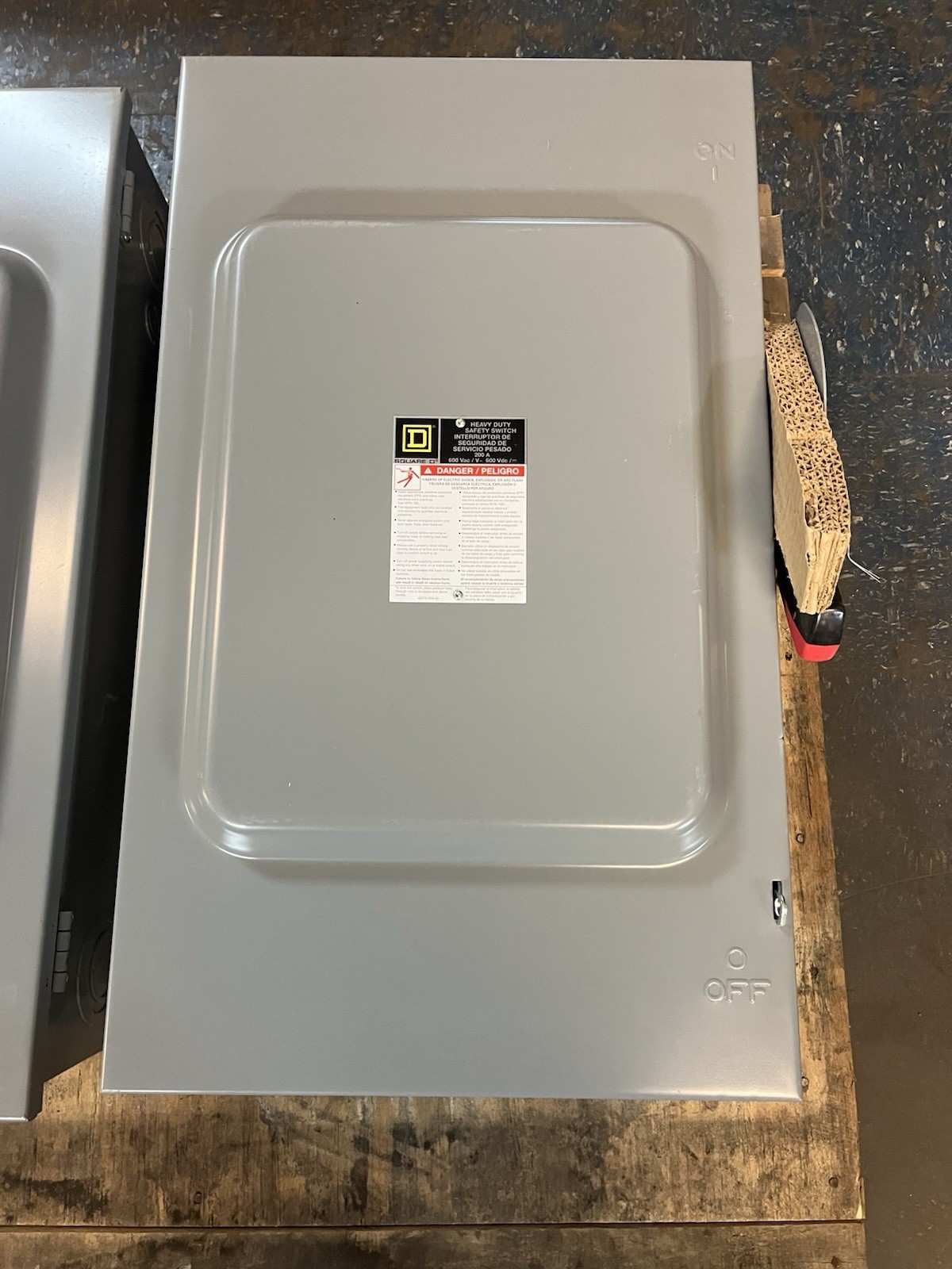 SQUARE D,HU364,NON FUSIBLE DISCONNECT SWITCH 200A 600V 3PH