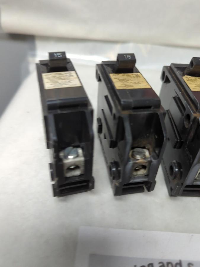 Used CROUSE HINDS,MP-C115,CIRCUIT BREAKER 1-POLE 15 AMP LOT OF 4 PRE-OWNED