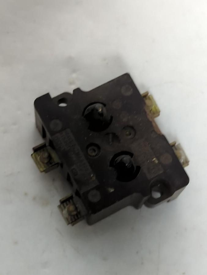 CUTLER HAMMER,10250,CONTACT BLOCK T2 NOS