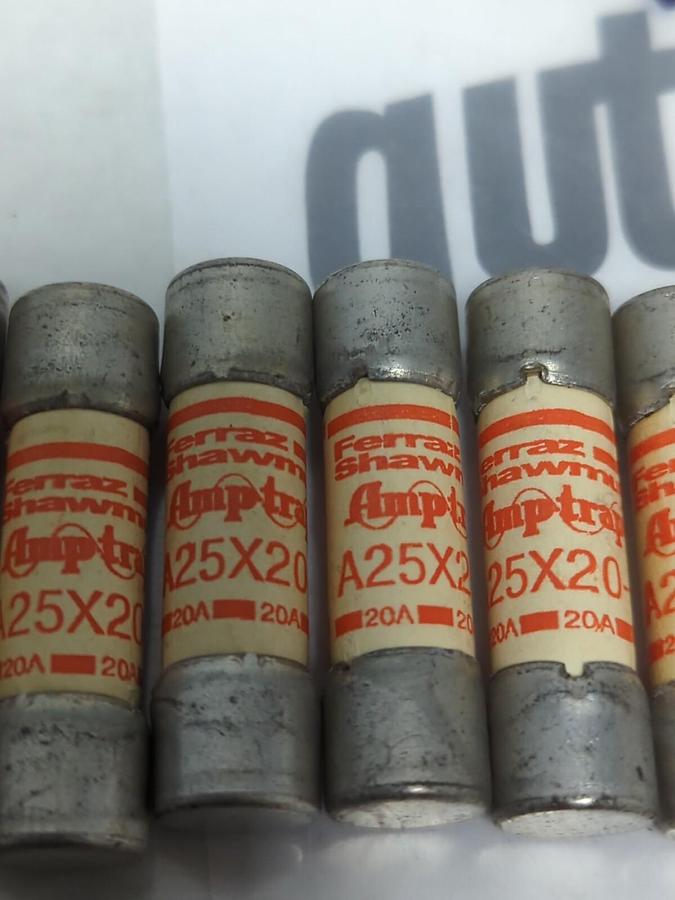 FERRAZ SHAWMUT,A25X20-1,AMP-TRAP 20 AMP FUSE LOT OF 8 NOS