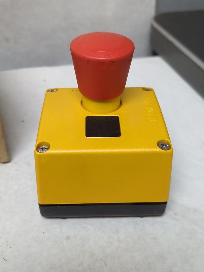 SIEMENS,3SB3 801-00G,EMERGENCY STOP SWITCH NEW
