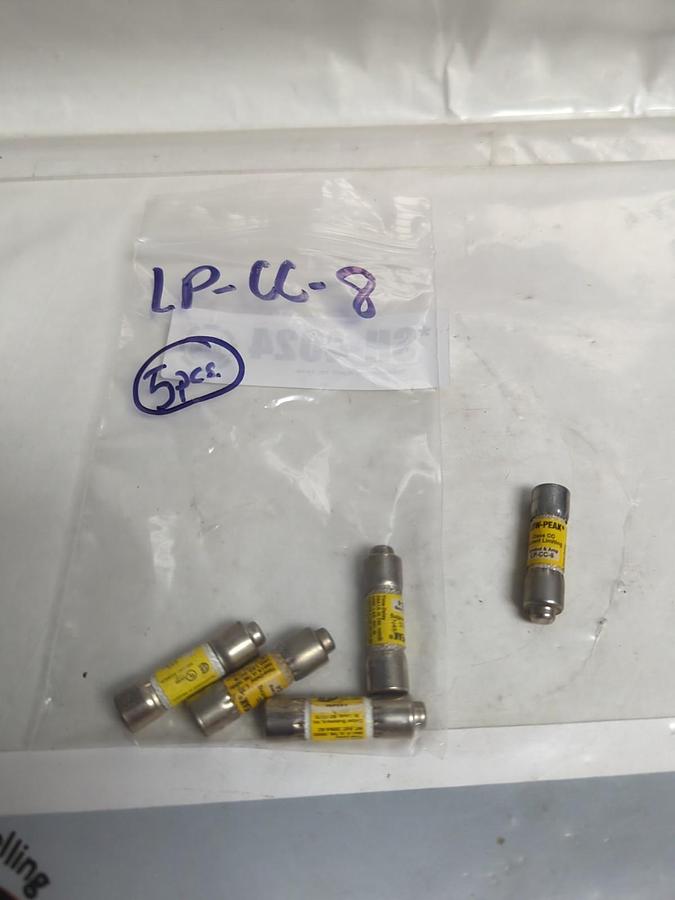 Used COOPER BUSSMANN,LP-CC-8,LOW-PEAK 8 AMP FUSE LOT OF 5 PRE-OWNED