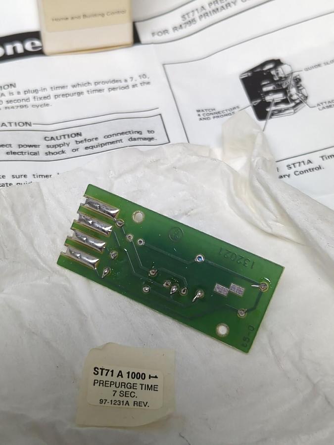 HONEYWELL,ST71-A-1000,PLUG-IN PURGE TIMER 7-SECOND NOS