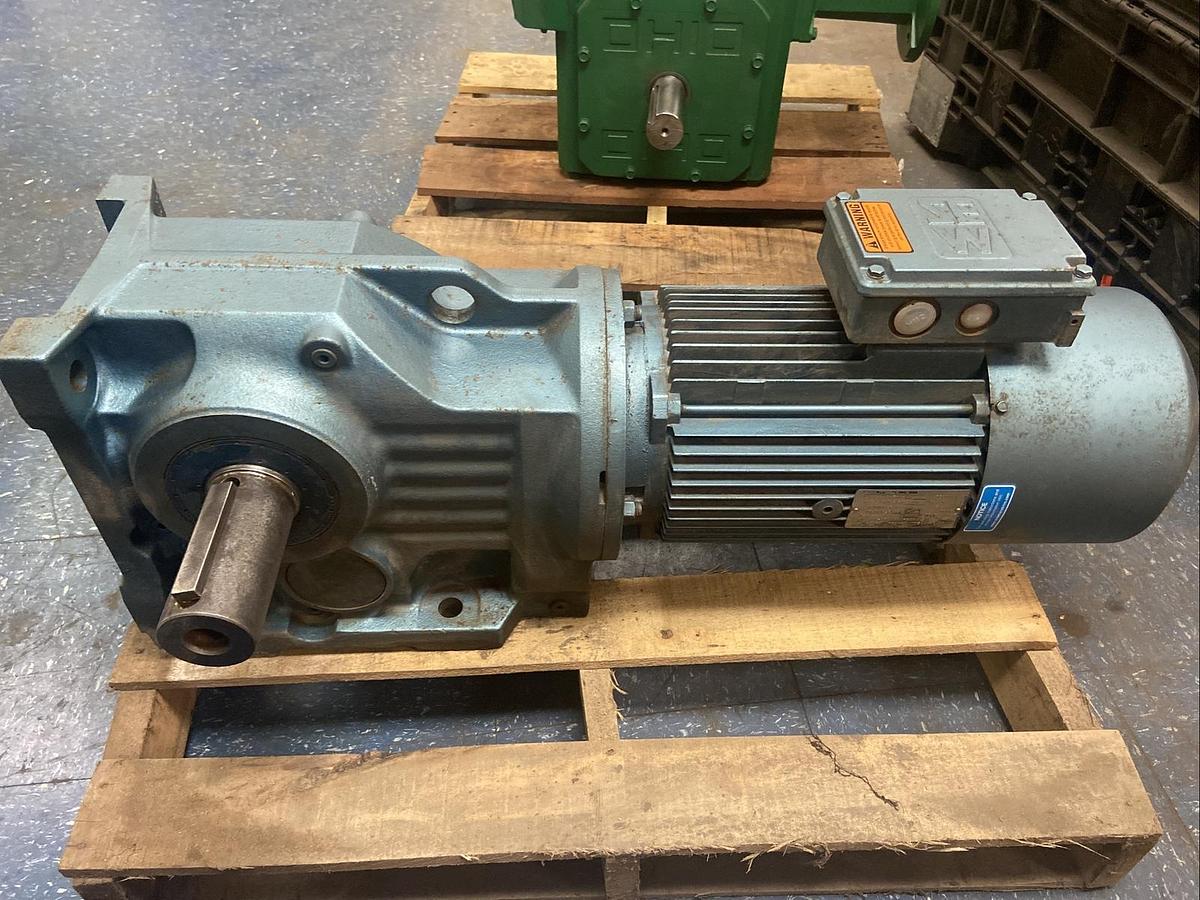 Used Sew Eurodrive,K87DV132S4BMS8HR,Gear Reducer Ratio 86.34 7.5HP 230/460V