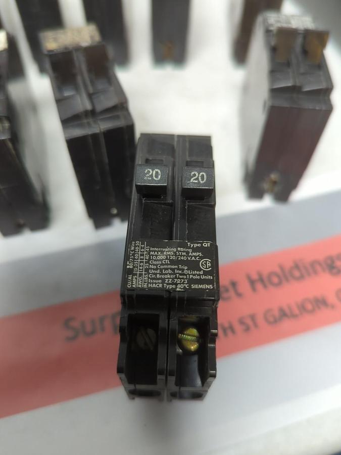 Used SIEMENS,Q2020,TWIN CIRCUIT BREAKER 20/20 AMP 1-POLE LOT OF 9 PRE-OWNED