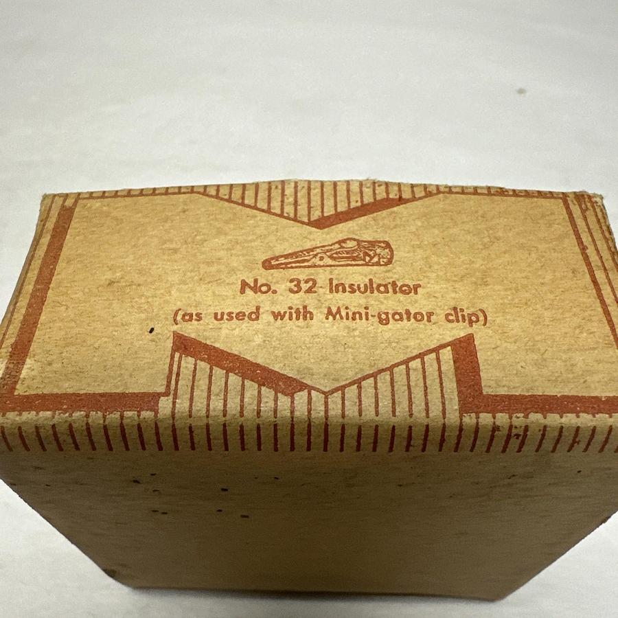 Used Mueller Electric,#32,Vinyl Insulator Box of 50