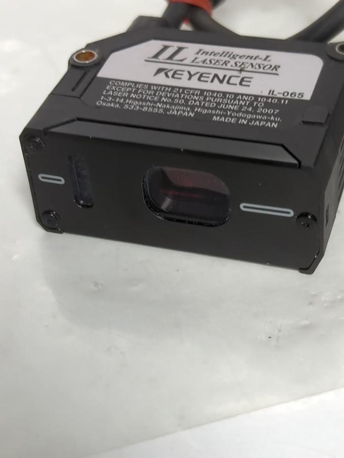 Used KEYENCE,IL-1000/IL-065,LASER SENSOR SET PRE-OWNED