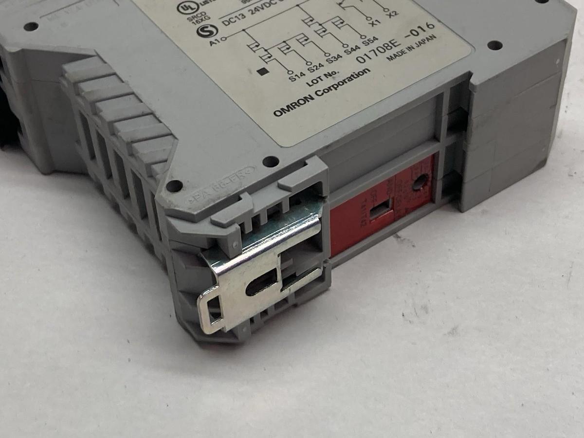 Used Omron,G9SX-AD322-T15-RC,Safety Relay 24VDC 4W Max 0.8A