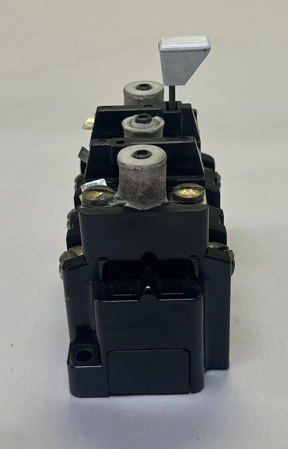 Used ALLEN BRADLEY,815-B0V16,OVERLOAD RELAY 600V